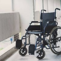 Как выбрать инвалидную коляску: типы, модели и размеры