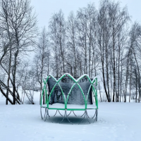 Батут зимой на улице: нужно ли убирать и как хранить