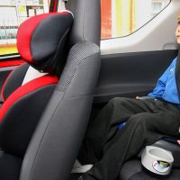 Признаки, что ребенок вырос из автокресла: правила своевременной замены