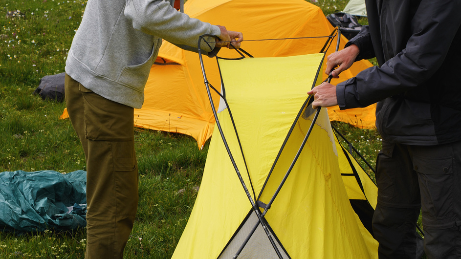 Установка туристической палатки